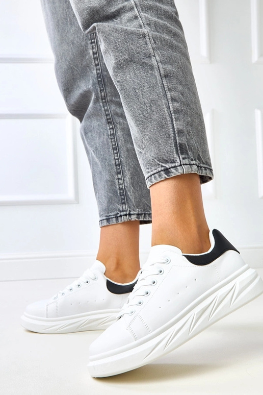 Melni un balti platforma sporta apavi... Melni un balti platforma sporta apavi...