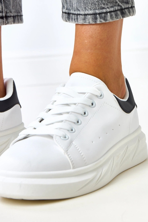 Melni un balti platforma sporta apavi... Melni un balti platforma sporta apavi...