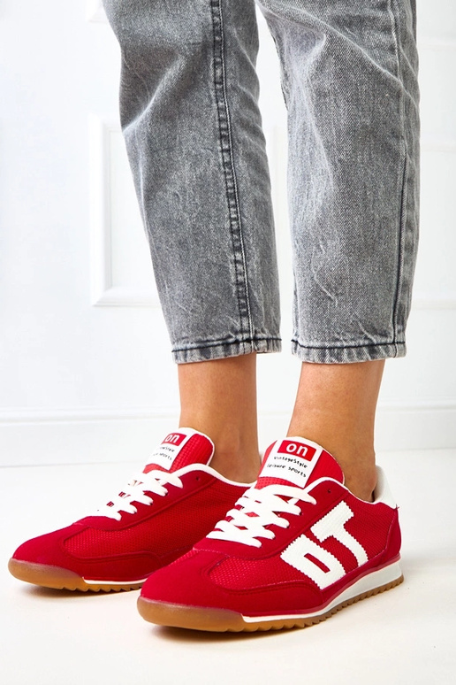 Sarkani sporta apavi ar baltajiem... Sarkani sporta apavi ar baltajiem...