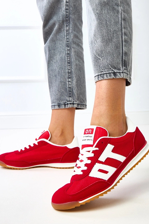 Sarkani sporta apavi ar baltajiem... Sarkani sporta apavi ar baltajiem...