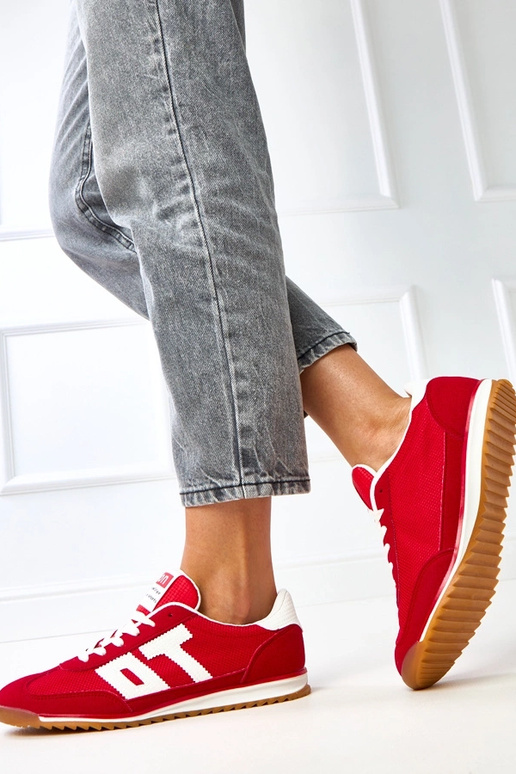 Sarkani sporta apavi ar baltajiem... Sarkani sporta apavi ar baltajiem...