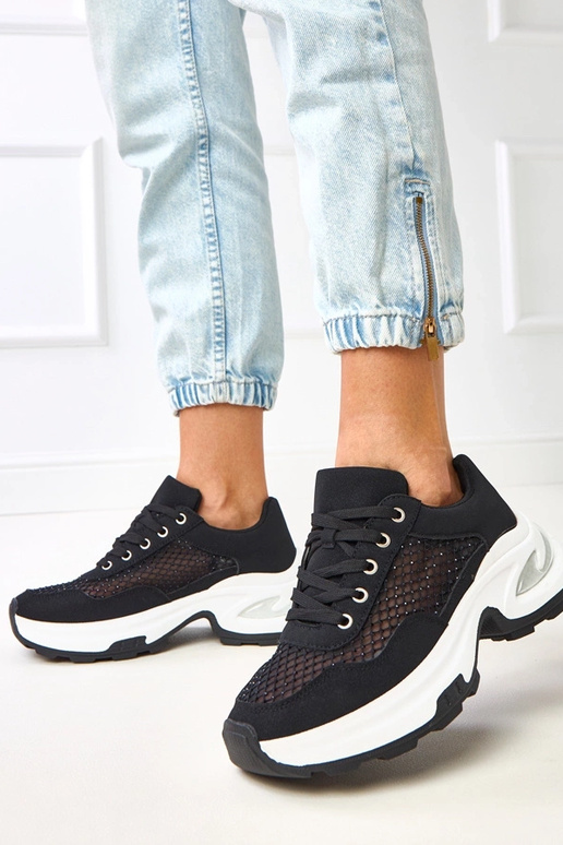 Melni sporta apavi uz platformas ar... Melni sporta apavi uz platformas ar...