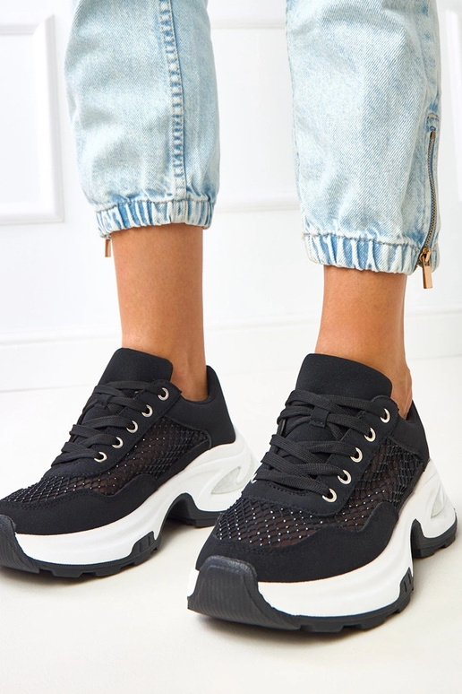 Melni sporta apavi uz platformas ar... Melni sporta apavi uz platformas ar...