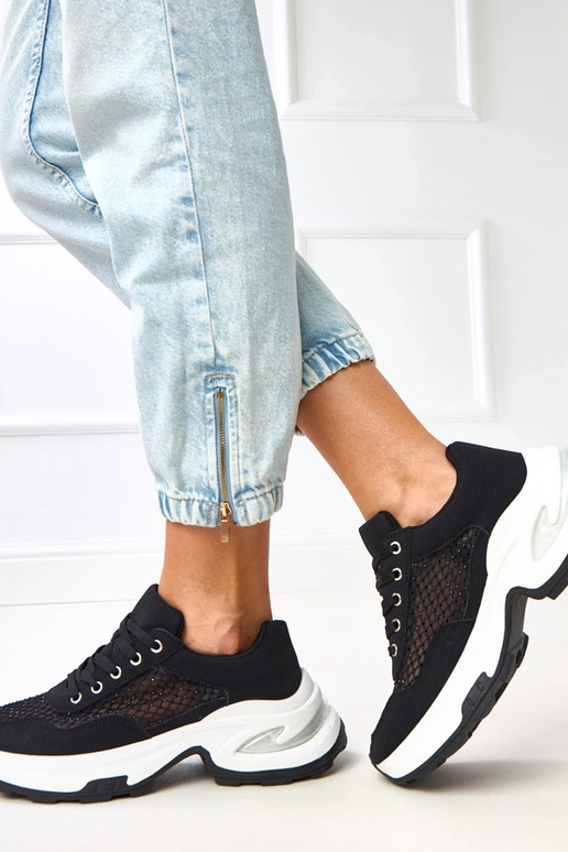 Melni sporta apavi uz platformas ar... Melni sporta apavi uz platformas ar...