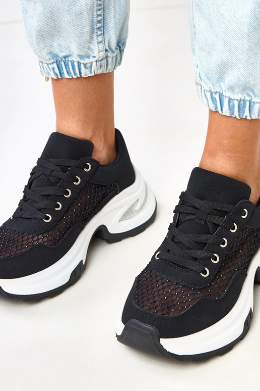 Melni sporta apavi uz platformas ar... Melni sporta apavi uz platformas ar...