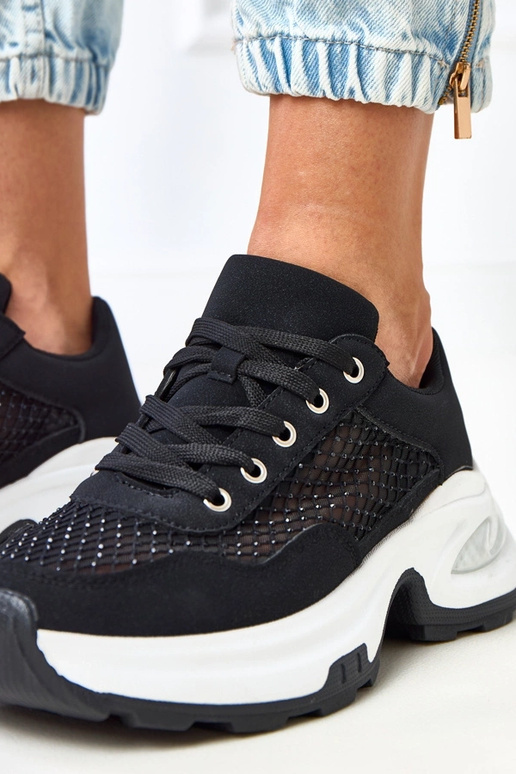 Melni sporta apavi uz platformas ar... Melni sporta apavi uz platformas ar...