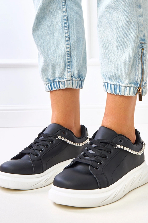 Melni sporta apavi uz platformas ar... Melni sporta apavi uz platformas ar...