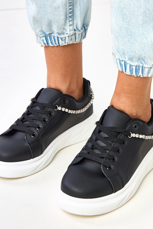 Melni sporta apavi uz platformas ar... Melni sporta apavi uz platformas ar...