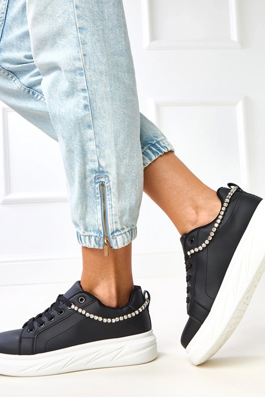 Melni sporta apavi uz platformas ar... Melni sporta apavi uz platformas ar...