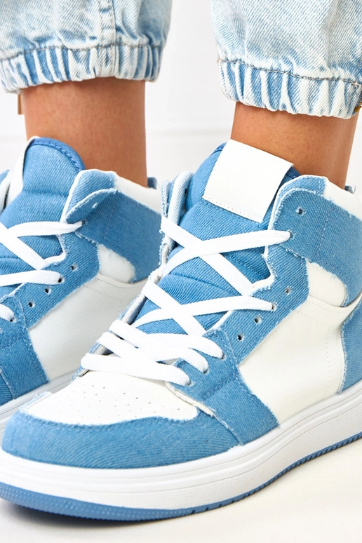 Augsti sporta apavi virs potītes ar... Augsti sporta apavi virs potītes ar...