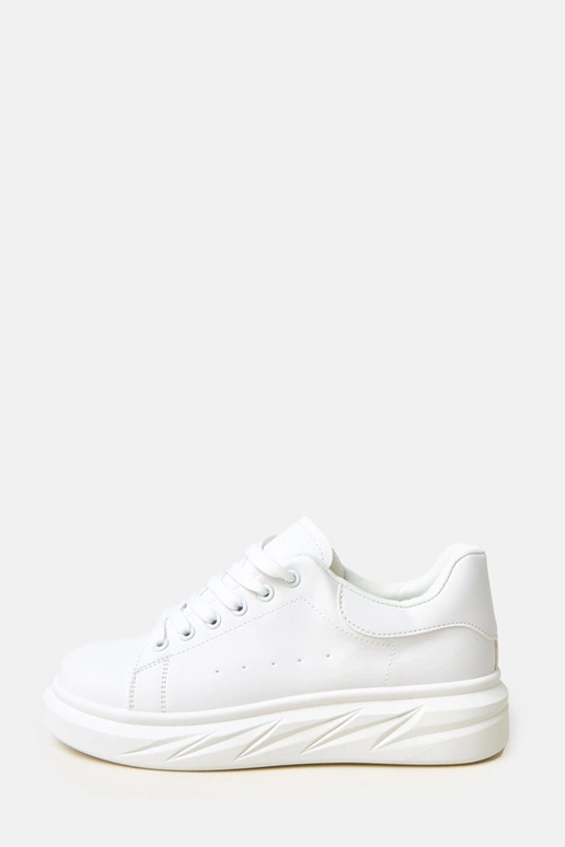 Balti sporta apavi uz platformas... Balti sporta apavi uz platformas...