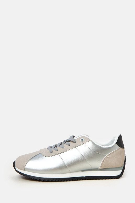 Sidraba sporta apavi ar smilšu krāsas... Sidraba sporta apavi ar smilšu krāsas...