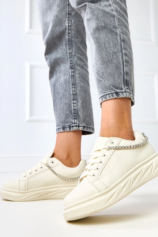 Smilšu krāsas sporta apavi uz... Smilšu krāsas sporta apavi uz...