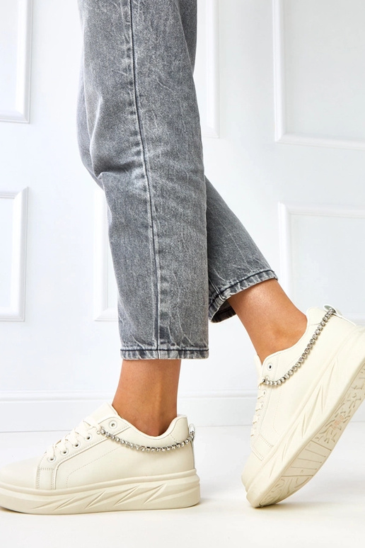 Smilšu krāsas sporta apavi uz... Smilšu krāsas sporta apavi uz...