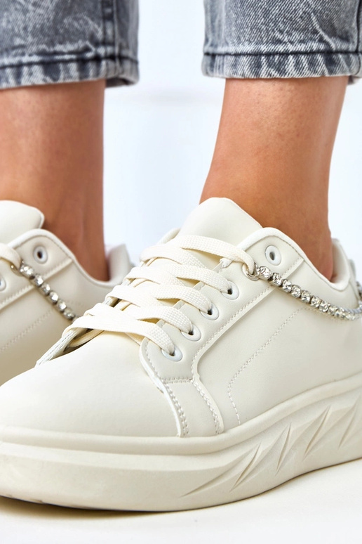 Smilšu krāsas sporta apavi uz... Smilšu krāsas sporta apavi uz...