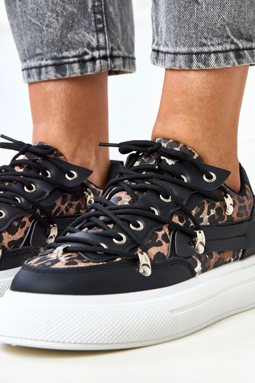 Melni-baltie sporta apavi uz... Melni-baltie sporta apavi uz...