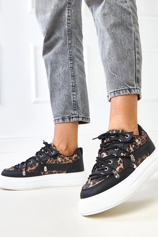 Melni-baltie sporta apavi uz... Melni-baltie sporta apavi uz...