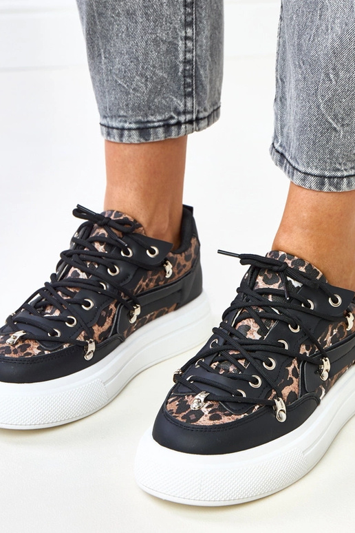 Melni-baltie sporta apavi uz... Melni-baltie sporta apavi uz...