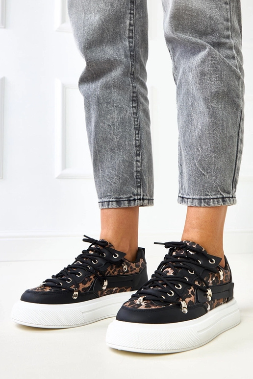 Melni-baltie sporta apavi uz... Melni-baltie sporta apavi uz...