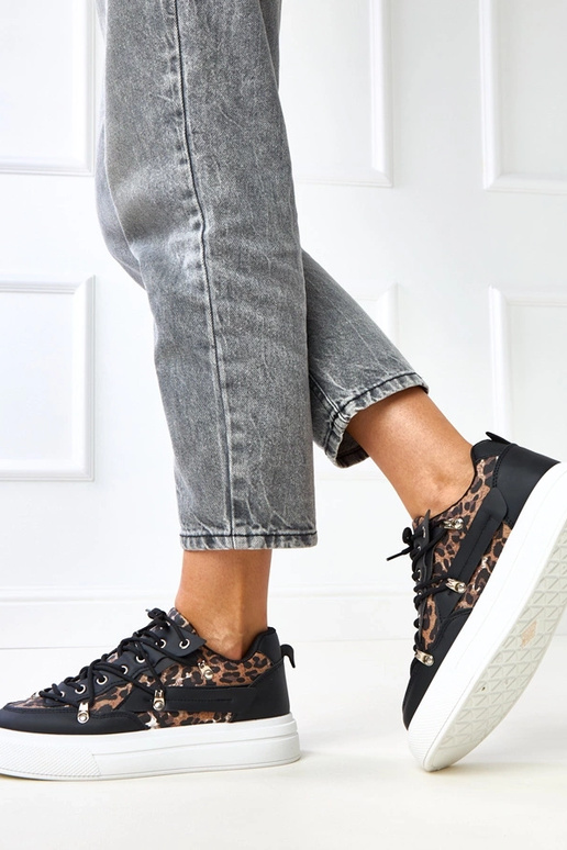 Melni-baltie sporta apavi uz... Melni-baltie sporta apavi uz...