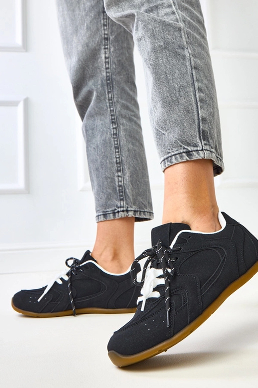 Melni sporta apavi ar divkāršiem... Melni sporta apavi ar divkāršiem...