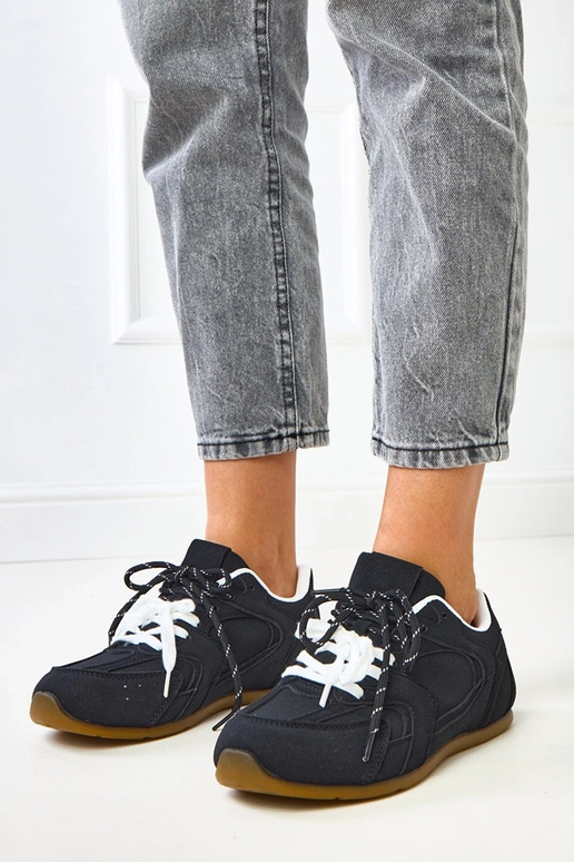 Melni sporta apavi ar divkāršiem... Melni sporta apavi ar divkāršiem...