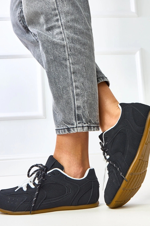 Melni sporta apavi ar divkāršiem... Melni sporta apavi ar divkāršiem...