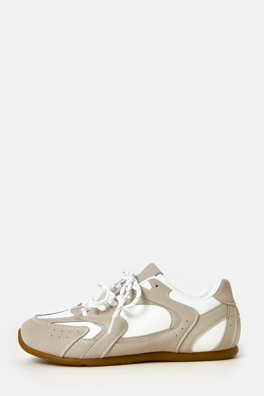 Balti-smilšu krāsas sporta apavi ar... Balti-smilšu krāsas sporta apavi ar...