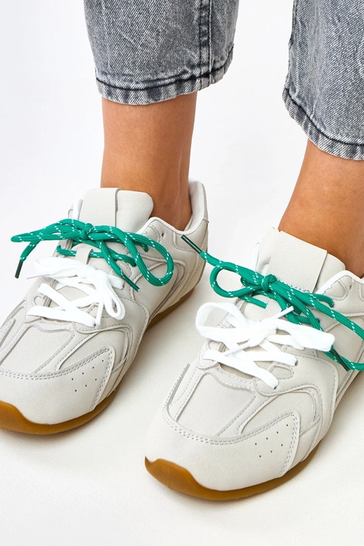 Pelēki sporta apavi ar divkāršiem... Pelēki sporta apavi ar divkāršiem...