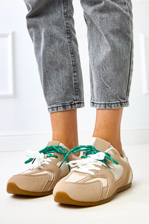 Smilšu krāsas sporta apavi ar... Smilšu krāsas sporta apavi ar...