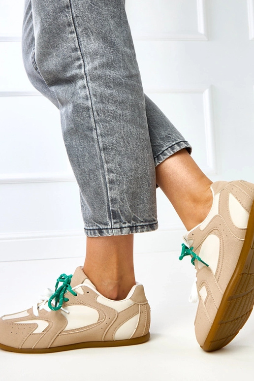 Smilšu krāsas sporta apavi ar... Smilšu krāsas sporta apavi ar...