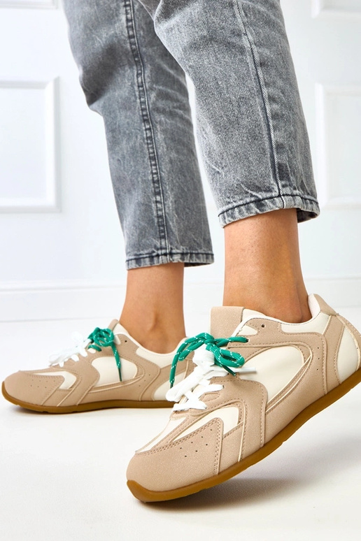 Smilšu krāsas sporta apavi ar... Smilšu krāsas sporta apavi ar...