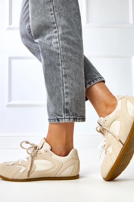 Smilšu krāsas sporta apavi ar... Smilšu krāsas sporta apavi ar...