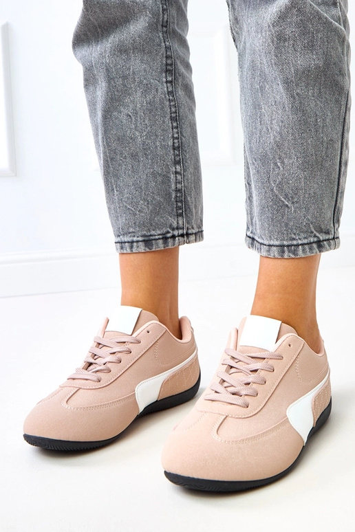 Rozā sporta apavi ar baltiem... Rozā sporta apavi ar baltiem...