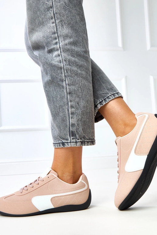 Rozā sporta apavi ar baltiem... Rozā sporta apavi ar baltiem...