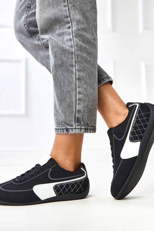 Melni sporta apavi ar baltiem... Melni sporta apavi ar baltiem...