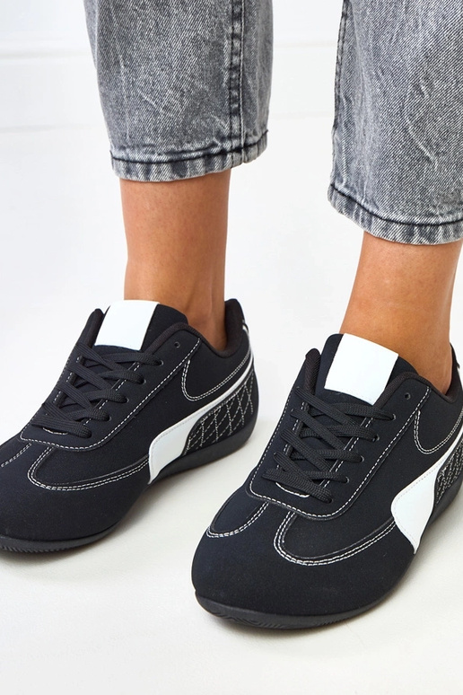 Melni sporta apavi ar baltiem... Melni sporta apavi ar baltiem...