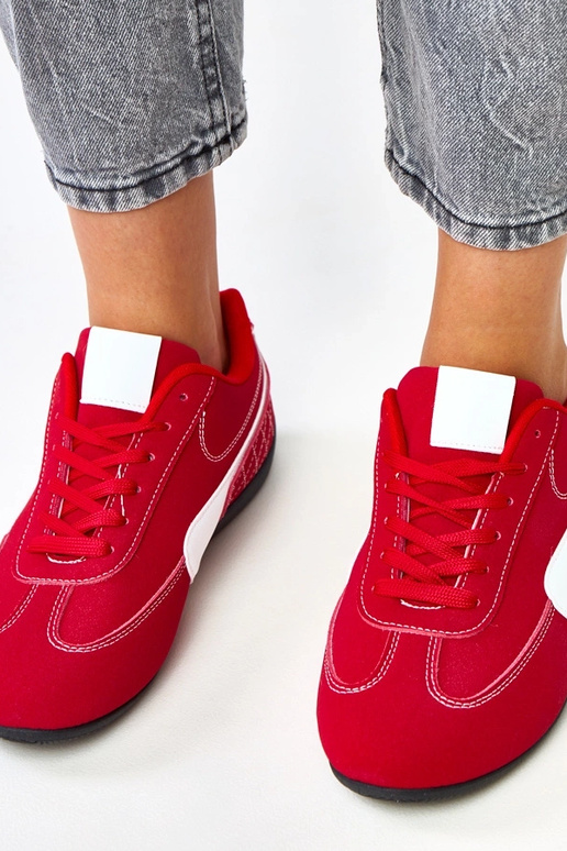 Sarkani sporta apavi ar baltiem... Sarkani sporta apavi ar baltiem...