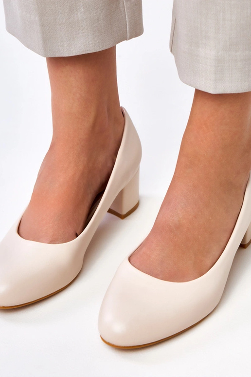 Smilšu krāsas zemu papēžu kurpes Polili