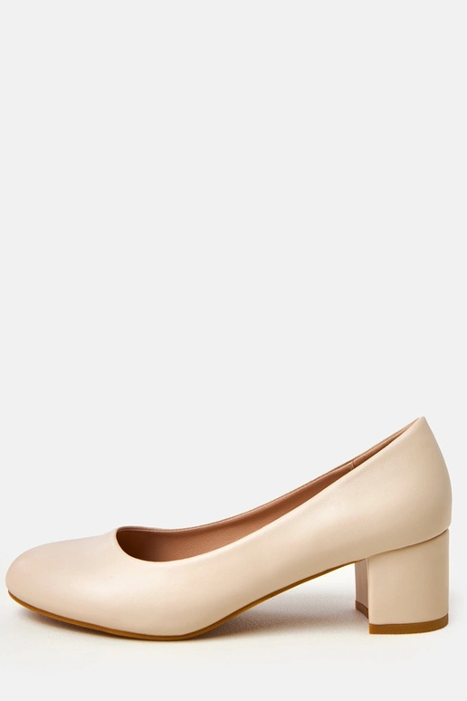 Smilšu krāsas zemu papēžu kurpes Polili