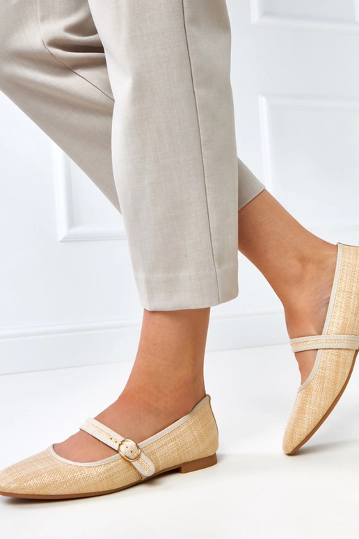 Smilšu krāsas pinētās balerīnas ar... Smilšu krāsas pinētās balerīnas ar...