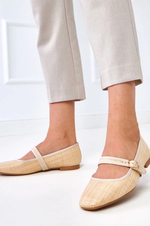 Smilšu krāsas pinētās balerīnas ar... Smilšu krāsas pinētās balerīnas ar...