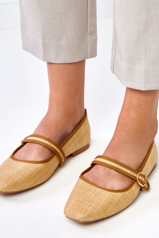 Brūnas pinētās balerīnas ar sprādzi... Brūnas pinētās balerīnas ar sprādzi...