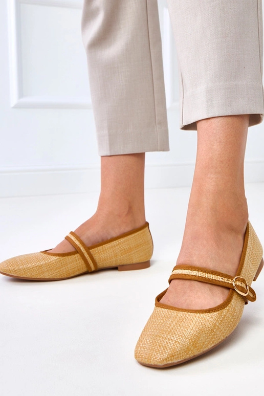 Brūnas pinētās balerīnas ar sprādzi... Brūnas pinētās balerīnas ar sprādzi...