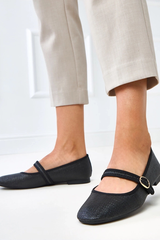 Melnas pinētās balerīnas ar sprādzi... Melnas pinētās balerīnas ar sprādzi...