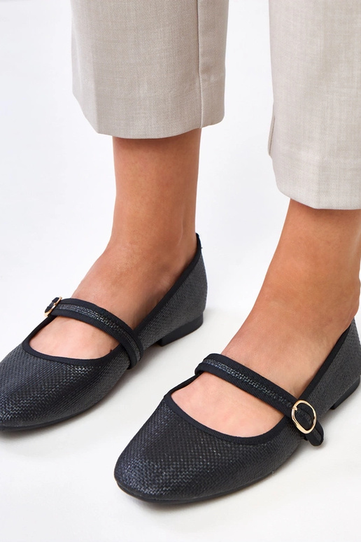 Melnas pinētās balerīnas ar sprādzi... Melnas pinētās balerīnas ar sprādzi...