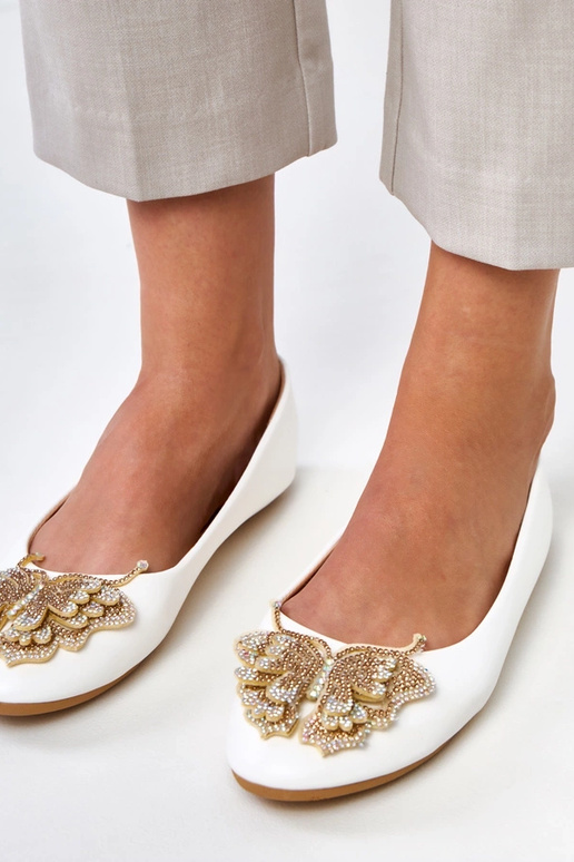 Baltas balerīnas ar dekoratīvu... Baltas balerīnas ar dekoratīvu...