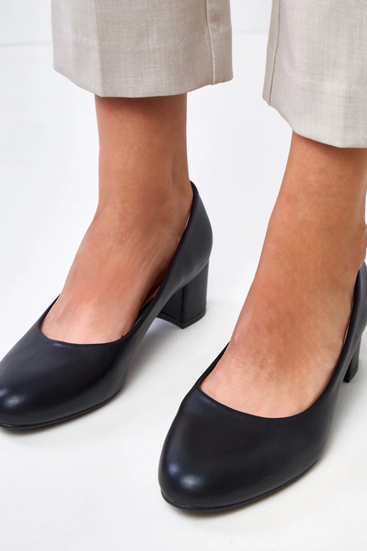 Melni klasiskie zemu papēžu apavi Mavise