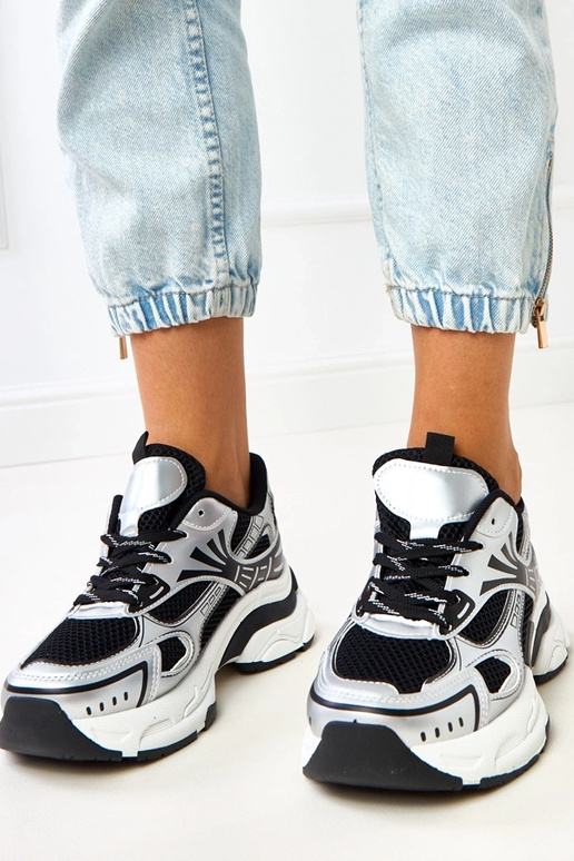 Melni sporta apavi ar masīvu zoli Tims Melni sporta apavi ar masīvu zoli Tims