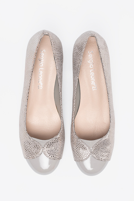 Pelēkas krāsas puszābaki ze Sudrabsm zdobieniem